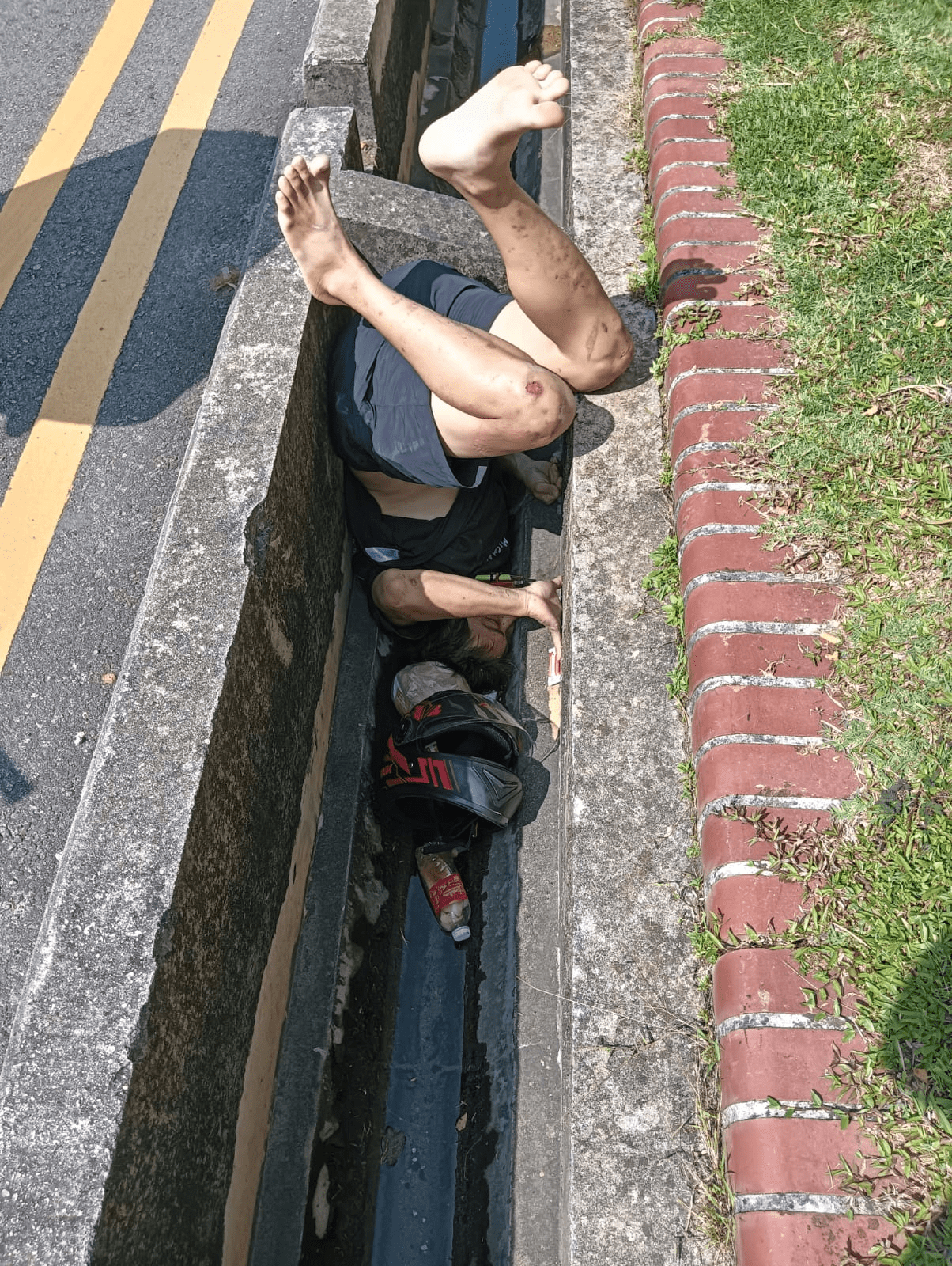 SG man falls headfirst into drain