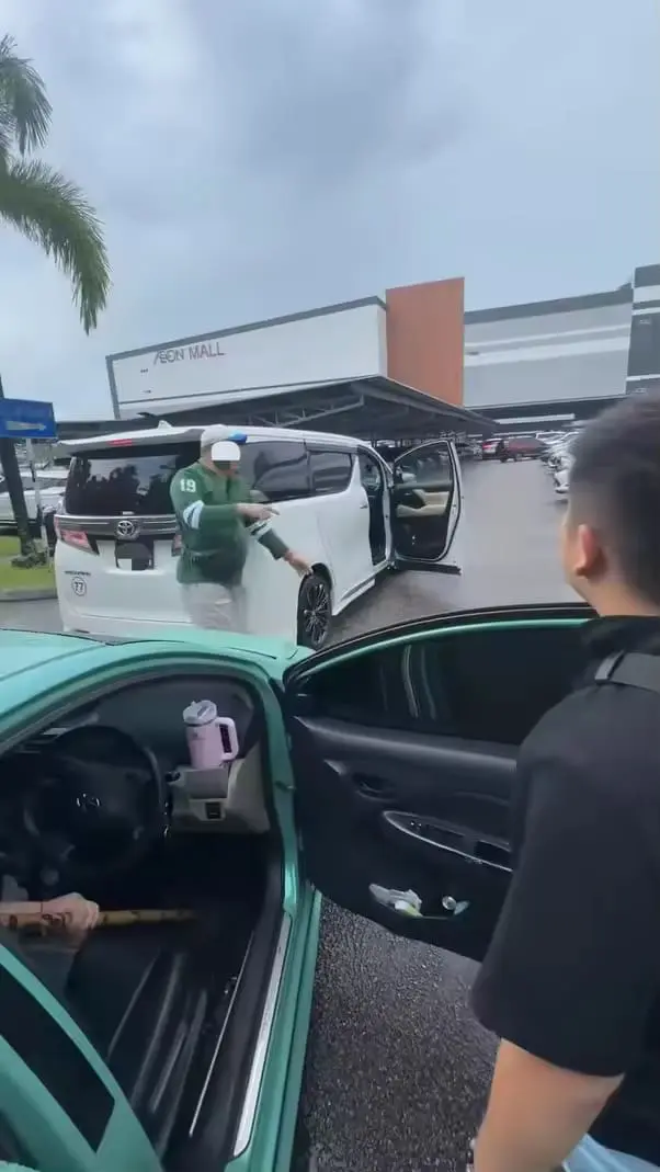 SG man goes back to car