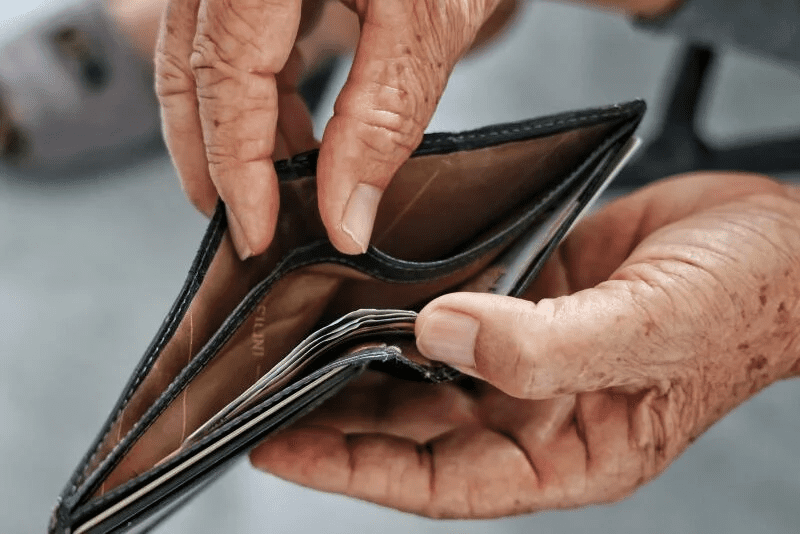 SG man shows contents of wallet