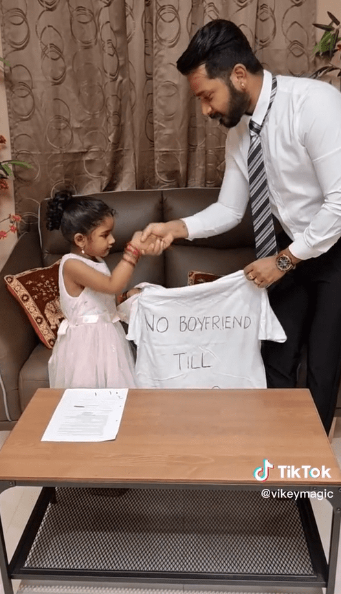 "No Boyfriend Till 2042" — M'sian Dad Makes Daughter Sign 'Contract' In Adorable TikTok Clip