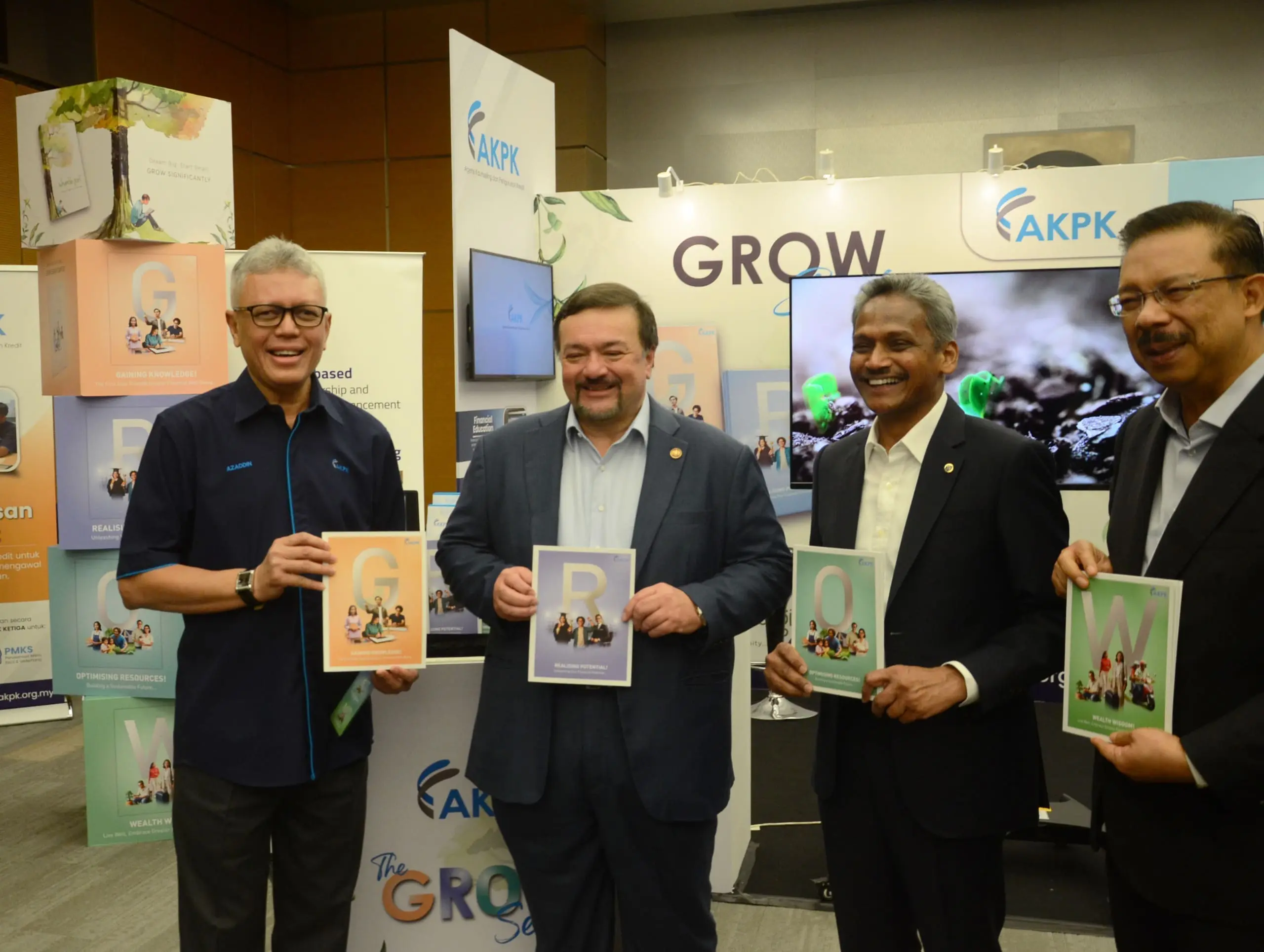Showcasing AKPK's new publications series 'GROW'