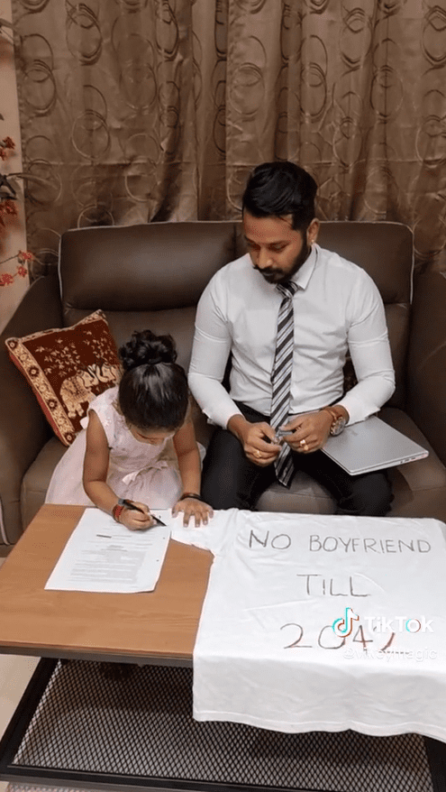 "No Boyfriend Till 2042" — M'sian Dad Makes Daughter Sign 'Contract' In Adorable TikTok Clip