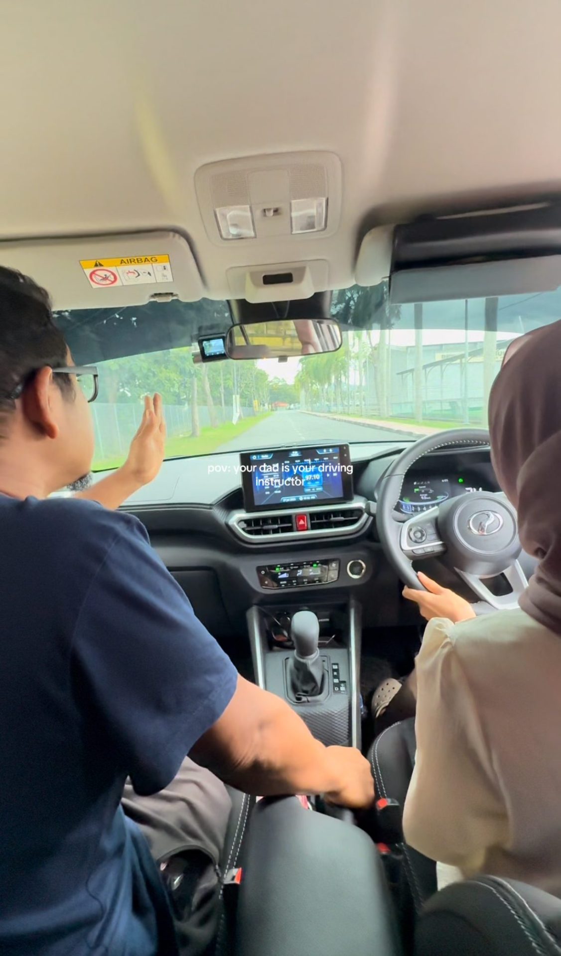 “Signals Are Mandatory, Only Pigs Don’t Use Them” — M’sian Dad Teaches Daughter The Hard Way Before JPJ Test