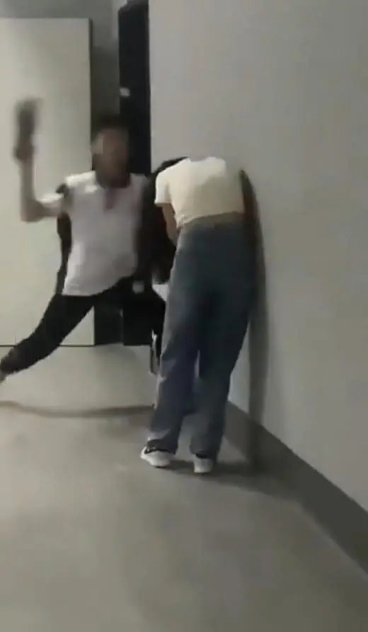 M'sian Teen Hits & Kicks Sister For Leaving Sick Mother At Home To Meet Male Friend