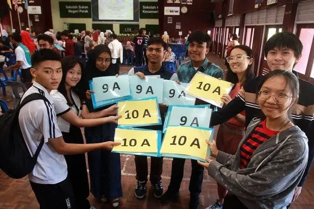 SPM students showing their As