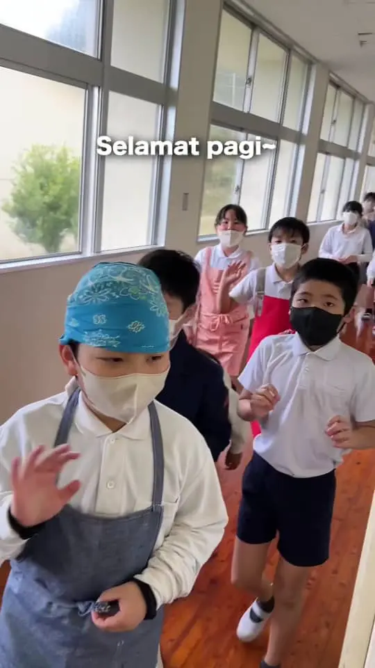 student greeting the teacher