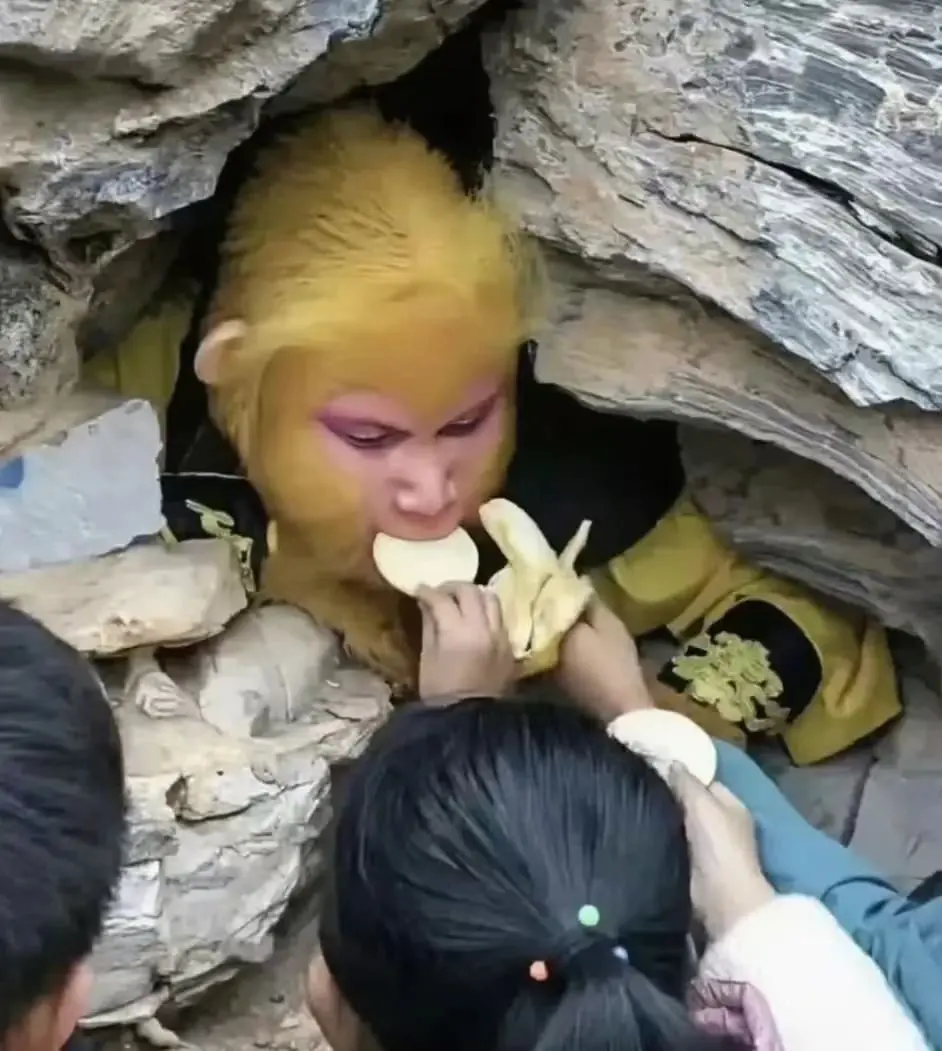 Sun Wukong eating