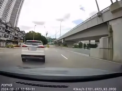 SUV brakes out of nowhere to change lanes