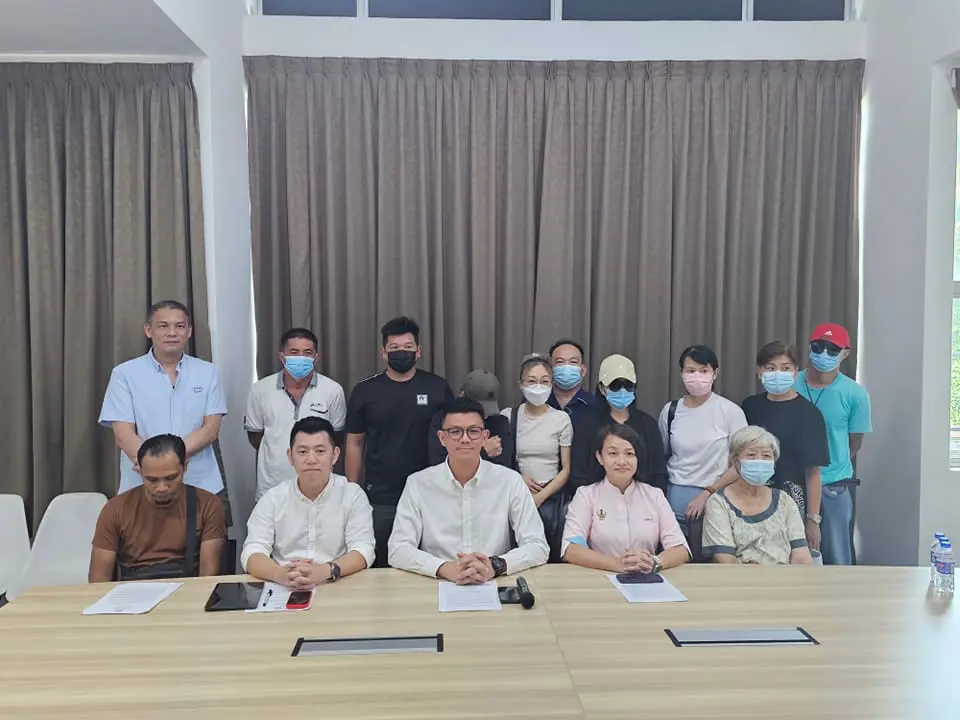 Tan Kar Hing with affected homeowners