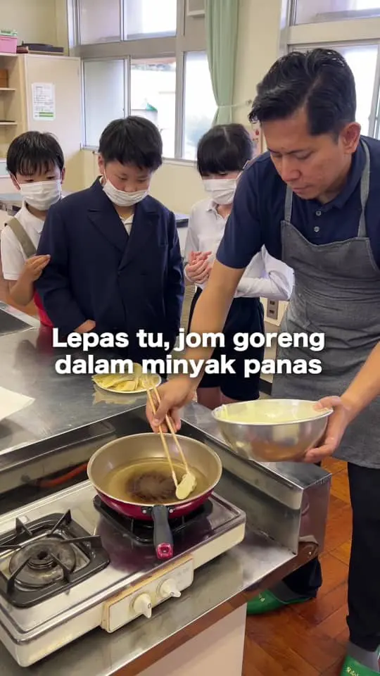 teacher frying banana in hot oil
