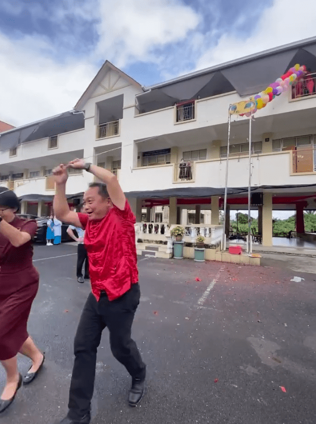teacher pulling the rope of balloons