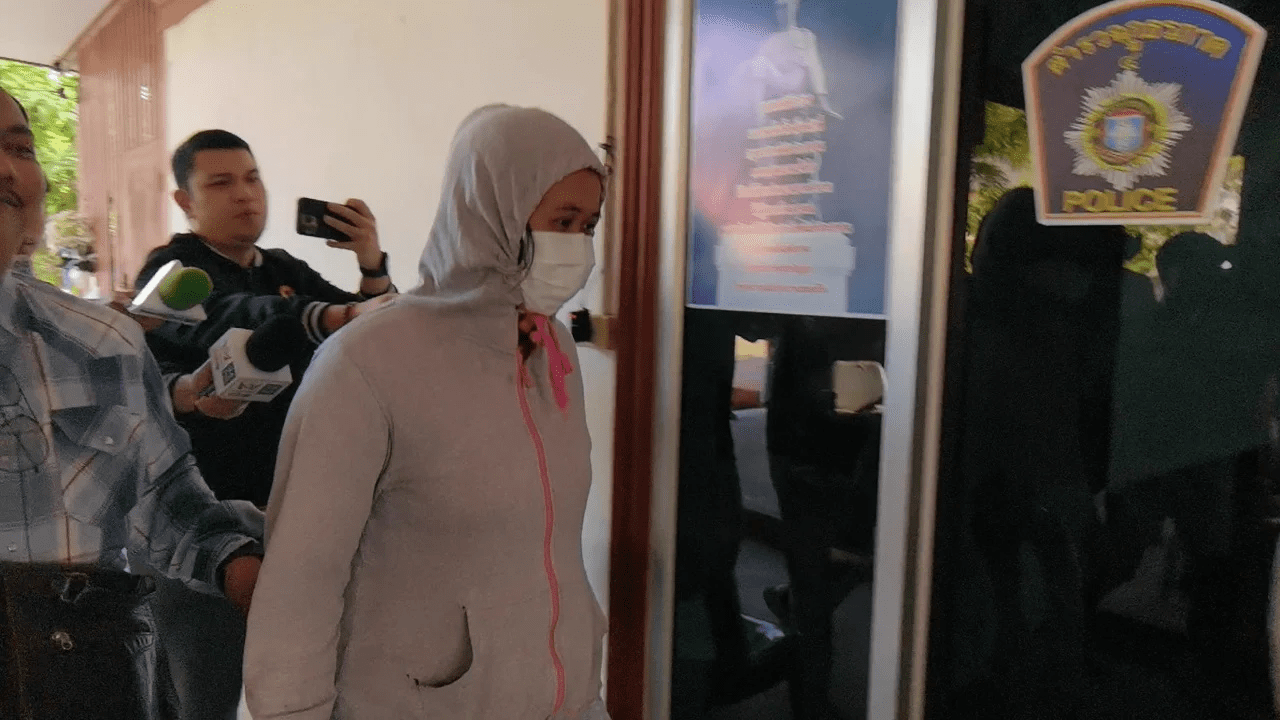 Thai woman who set her dad on fire