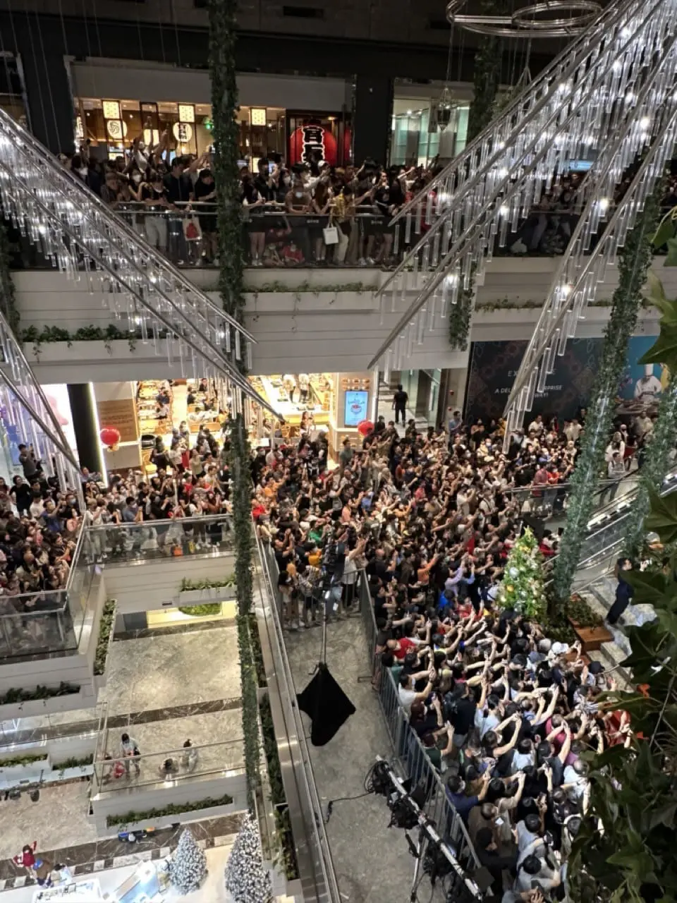 The crowd waiting for Tony Leung at TRX