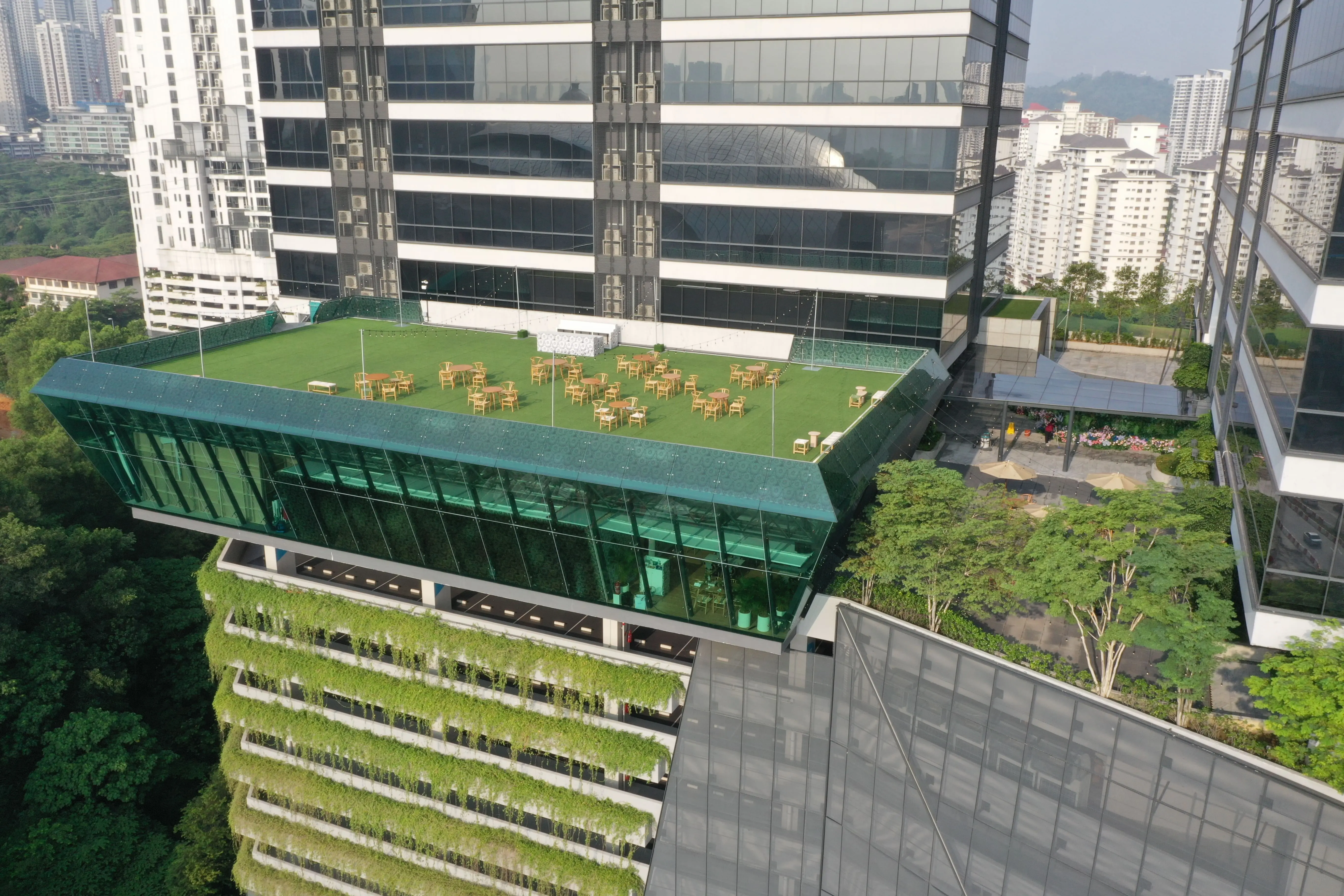 The Glassbox at The MET Corporate Towers