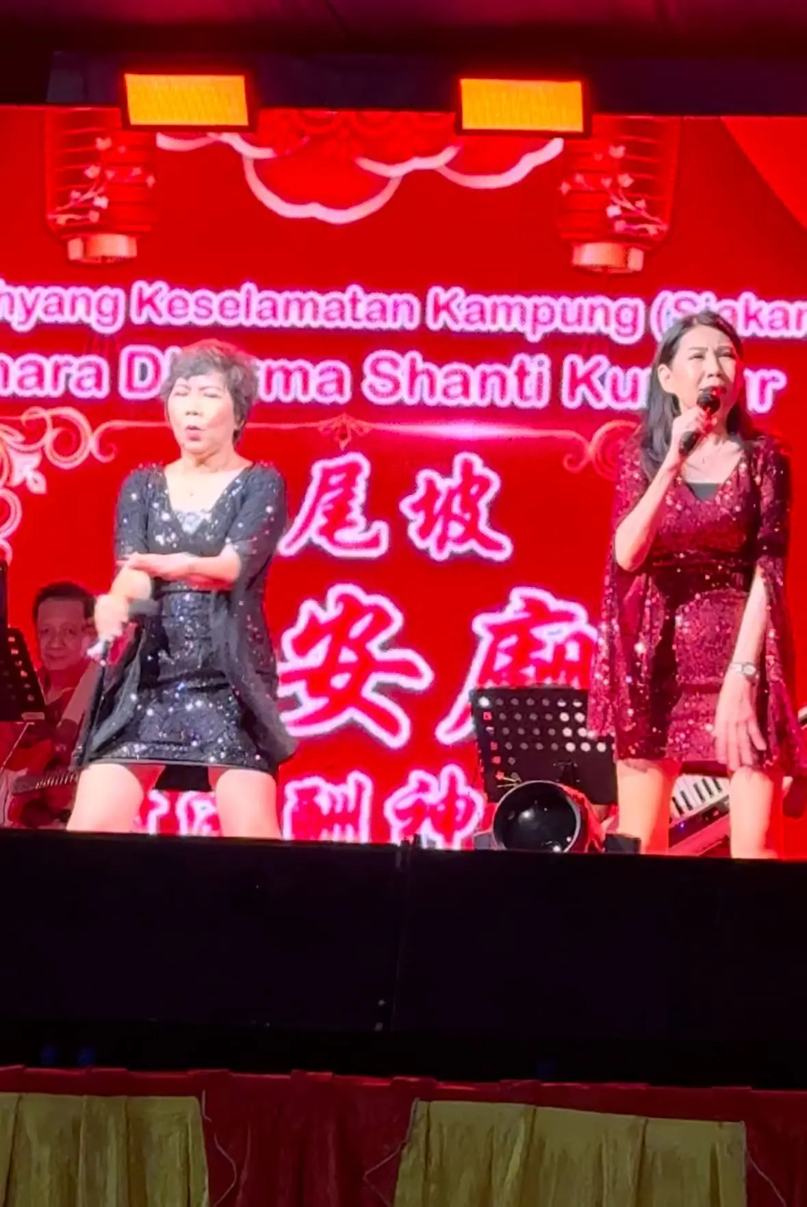 This Is My Friend And Me When We’re Old" - Aunties And Uncle Wow Crowd With APT Dance