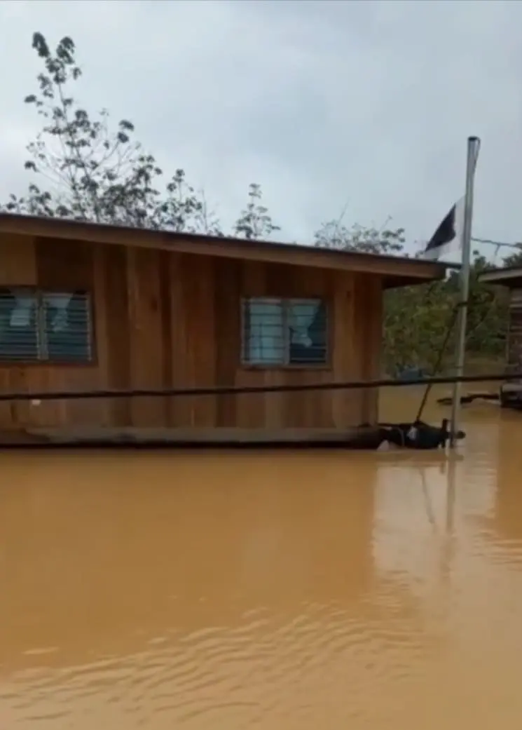 This Pakcik Spent 7 Months To Build 'Floatable' House To Combat Constant Flooding