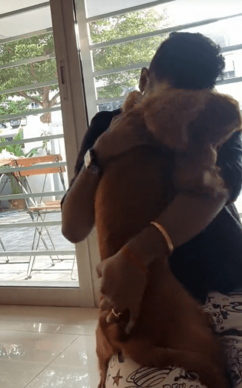 Thivya gives Vella a big hug