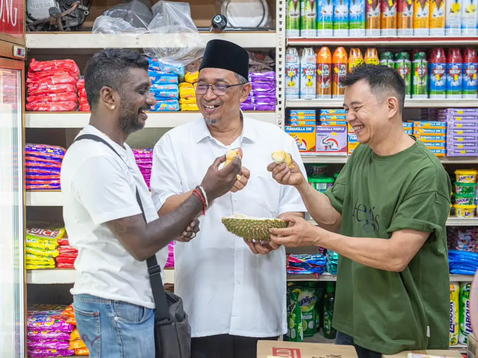 Three races eating durian together