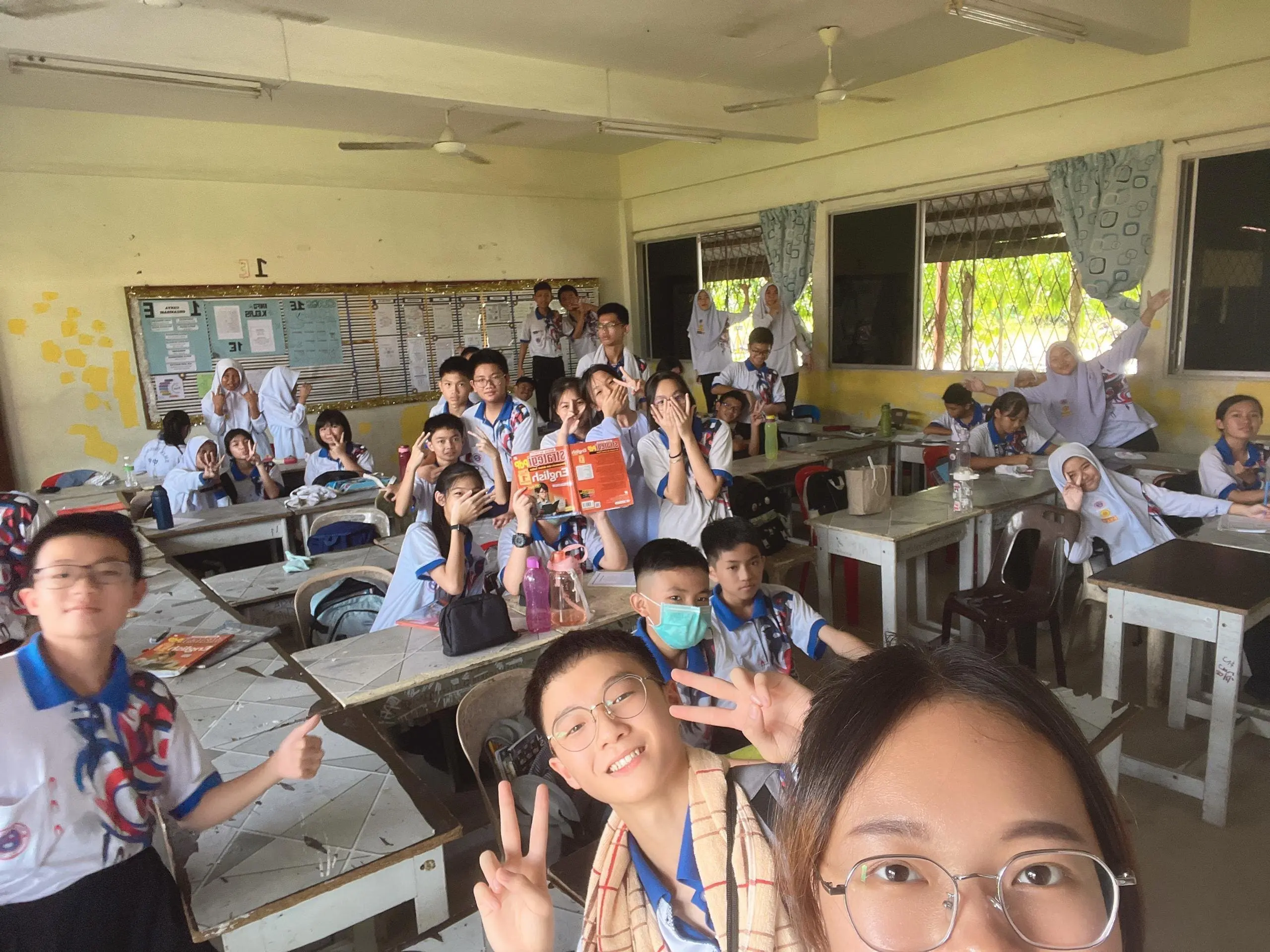 Tiffany with her student (1)