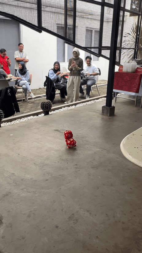 tiny lion dance toy