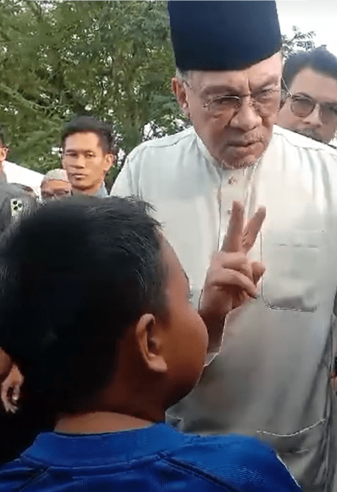 Toilet fixed after Anwar receive complain from student Screenshot 2025-03-20 150939 (2)