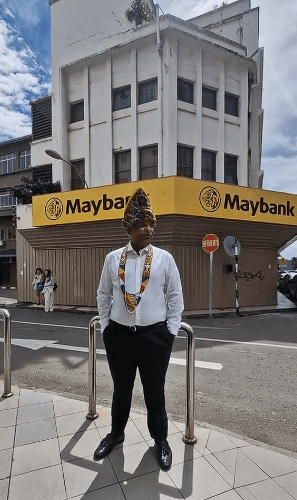 Tony Fernandes at KK maybank (1)