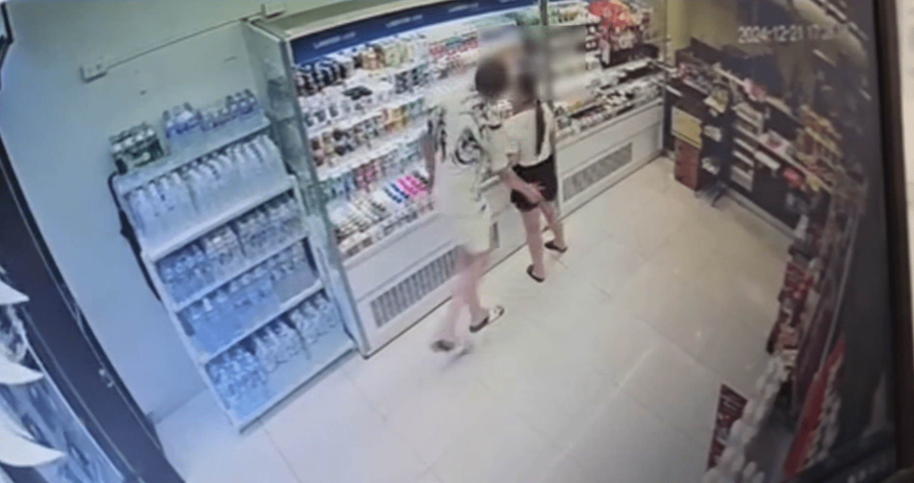 Tourist slaps woman's butt in Thailand
