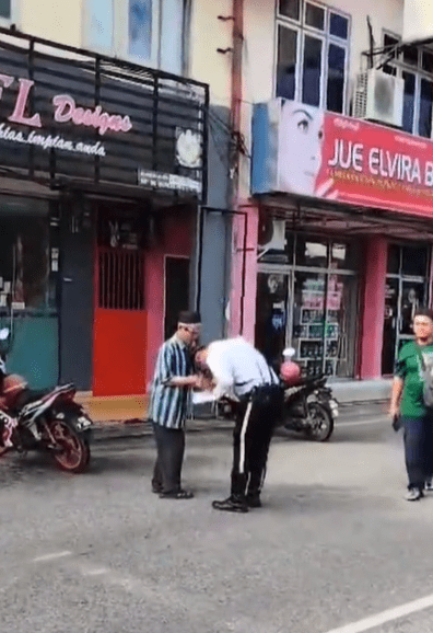 Traffic police help elderly cross road Screenshot 2025-02-04 182638 (1)