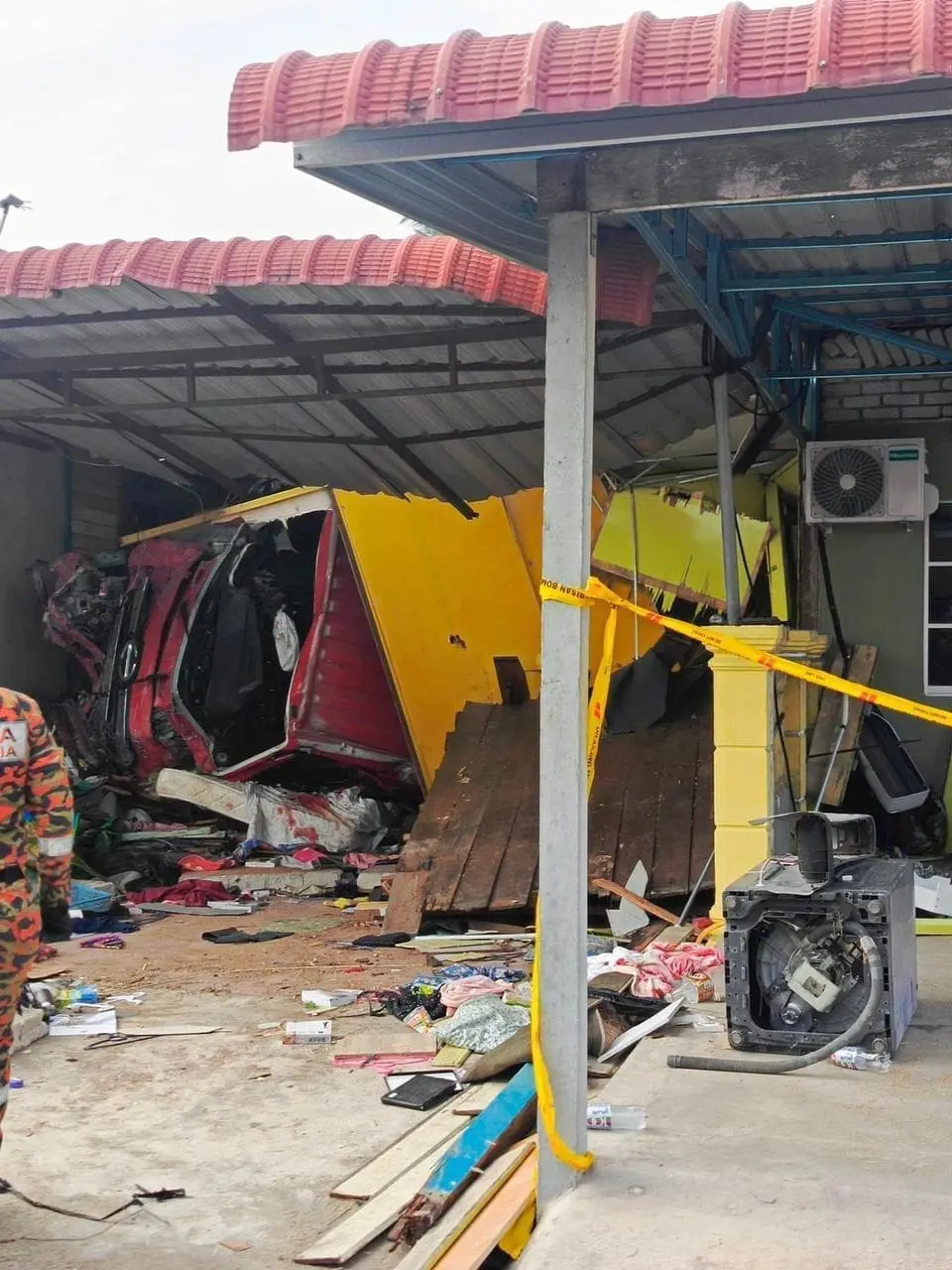 Trailer crashes into woman's home in Pekan