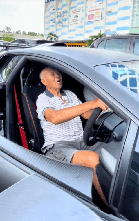 M'sian uncle wowed by Lamborghini's engine