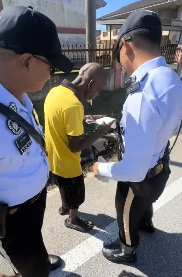 Uncle Laughs After Getting Summon For Not Wearing A Helmet Msian