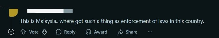 M'sian Man Caught Smoking At Mamak, Blows Smoke In The Face Of Teen Who Confronted Him comment 3