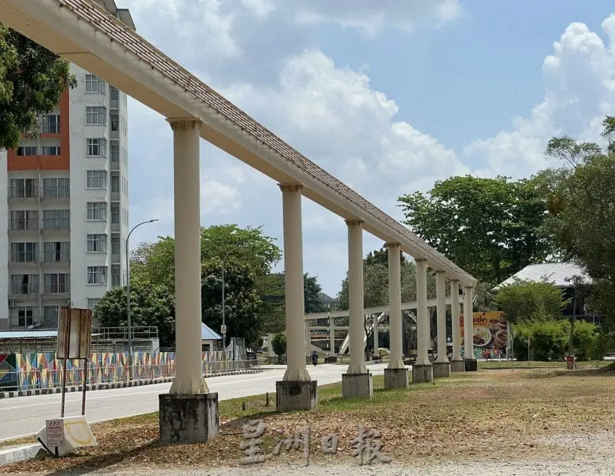 unused monorail track in melaka