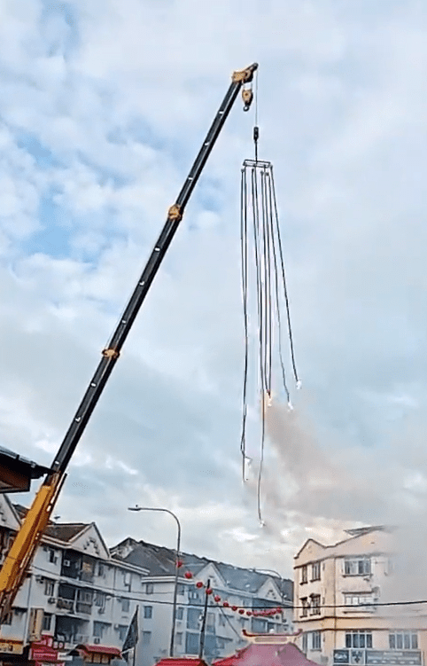 use crane to lift firecracker Screenshot 2025-02-04 140301 (2)