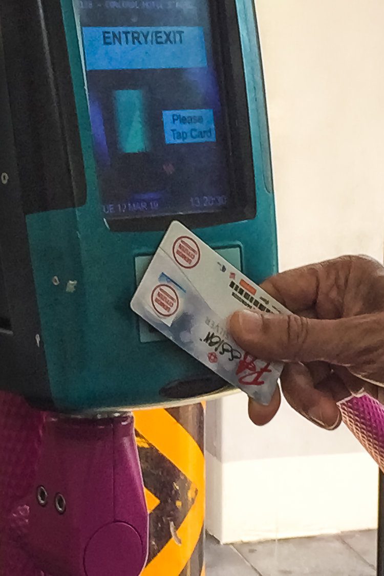 Using Ez-Link card on bus in Singapore