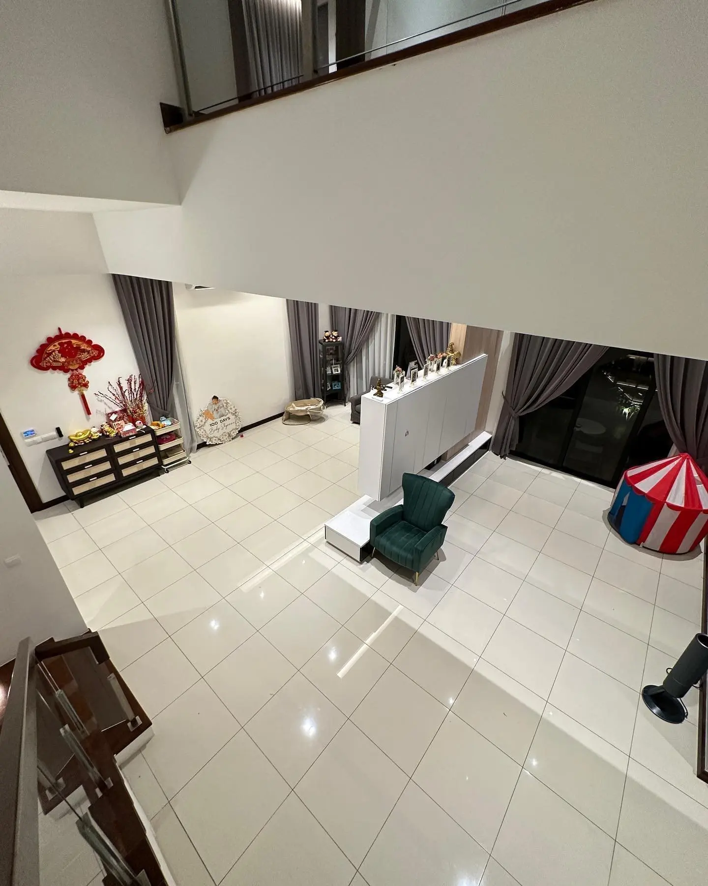 View Chin apologises