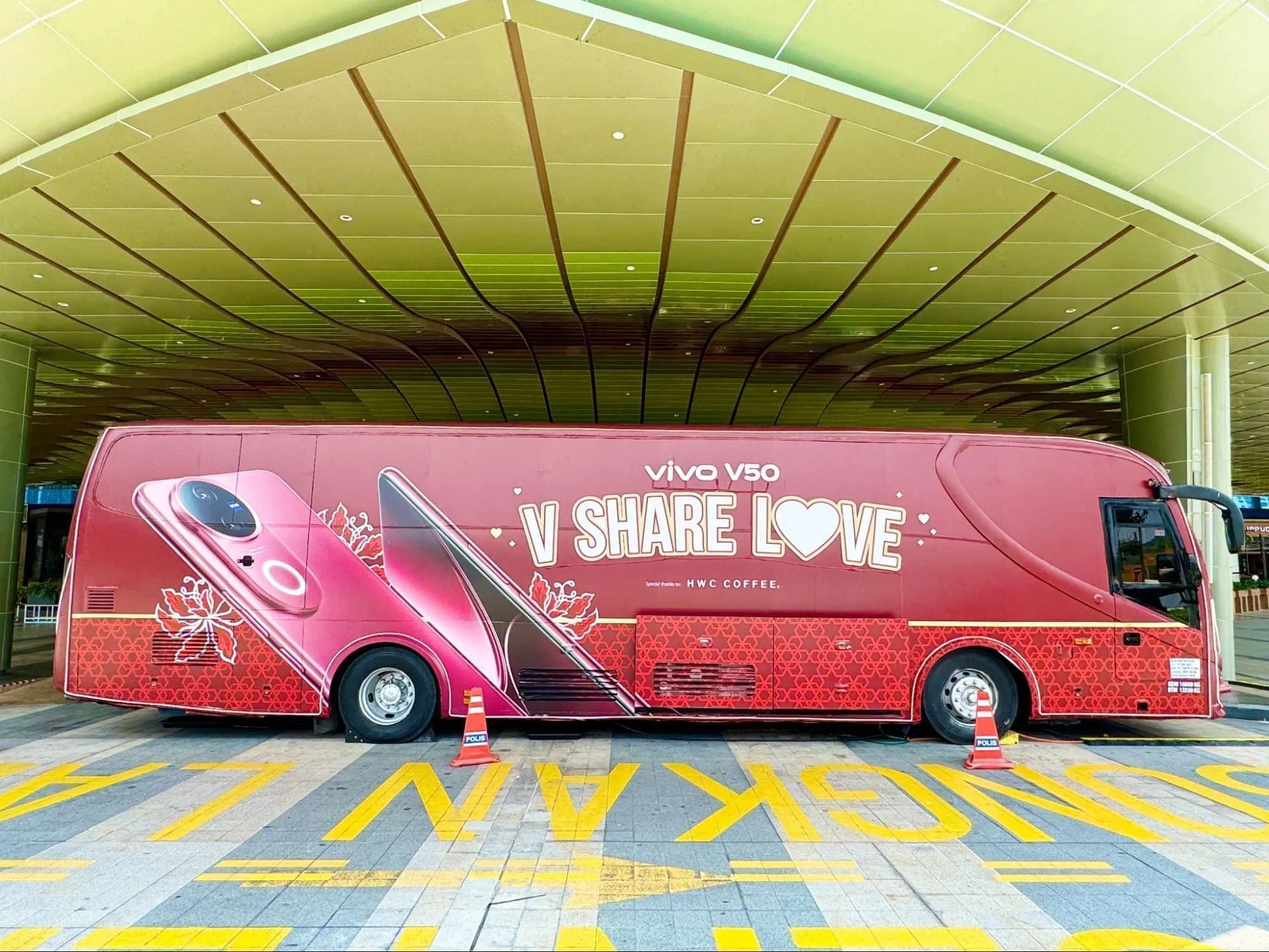 Wanna Win A vivo V50 & Enjoy Free Coffee? Join The VShareLove Bus Roadshow At IOI City Mall