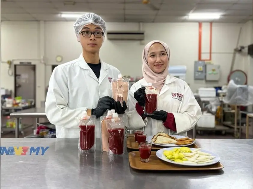 Auni Nazirah Mohd Fadzil and Ong Keen Bin, UPM graduates