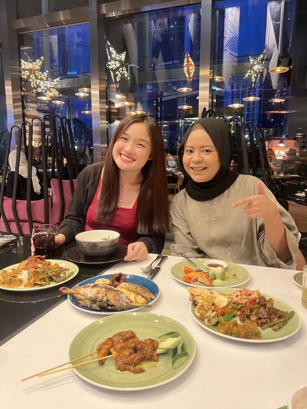 muslim and non muslim eat together for buka puasa