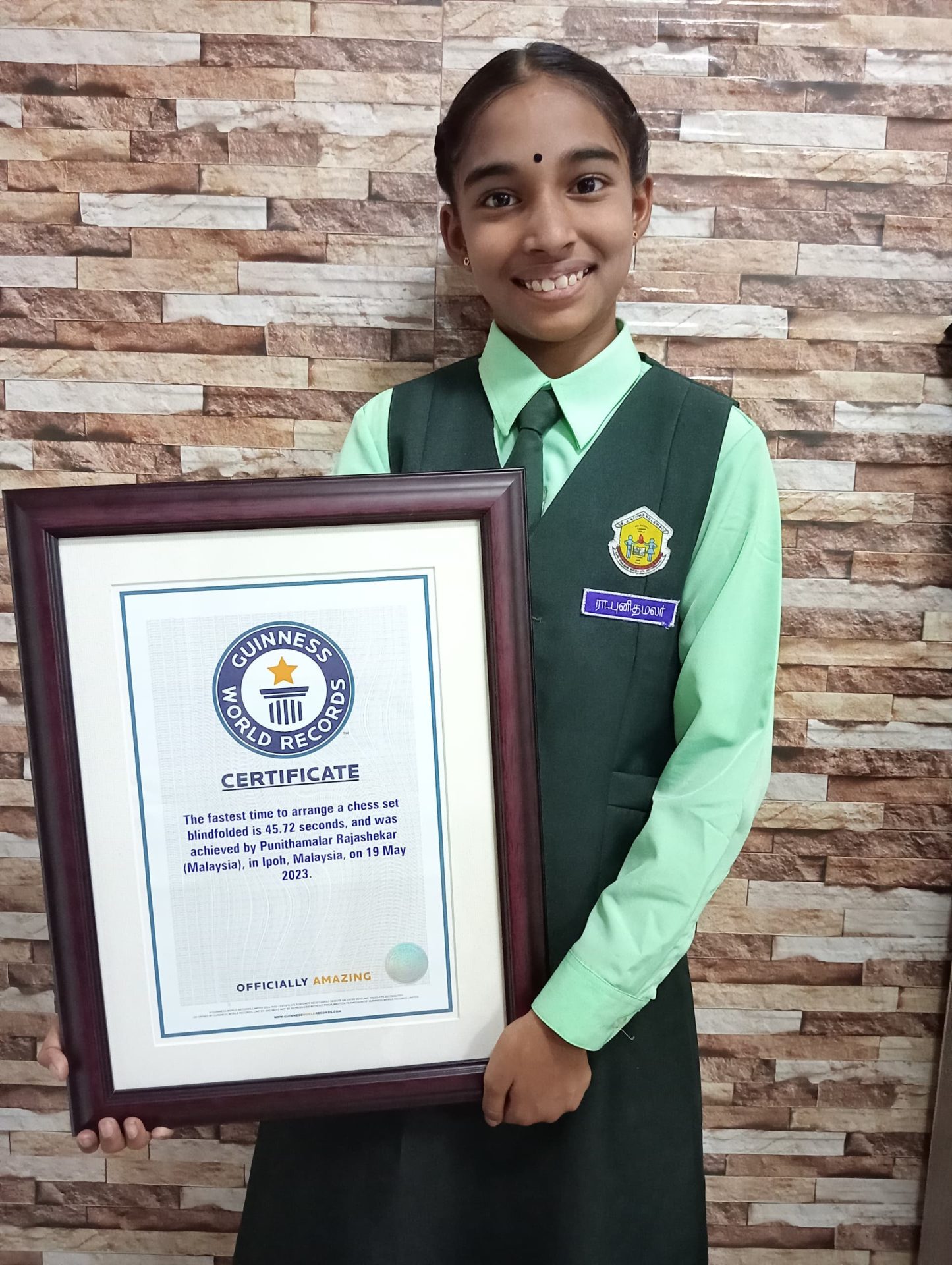Punithamalar Rajashekar holding her Guinness World Record's certificate