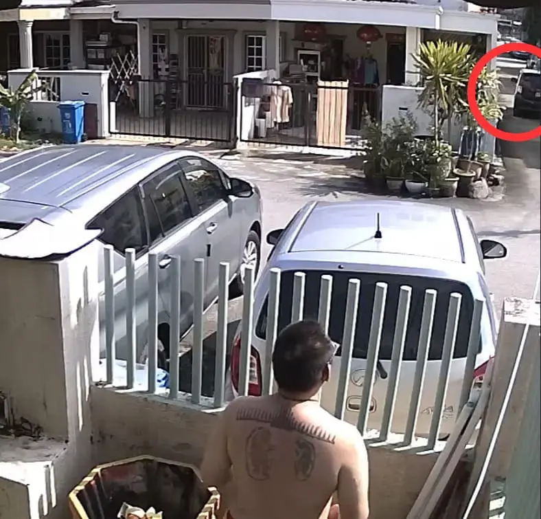 The black Myvi fleeing away after hitting the msian man's car