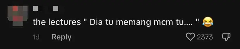 M’sian Grad Knocks Off Scroll By Mistake While Giving A Bow, Leaves Netizens In Stitches comment 3