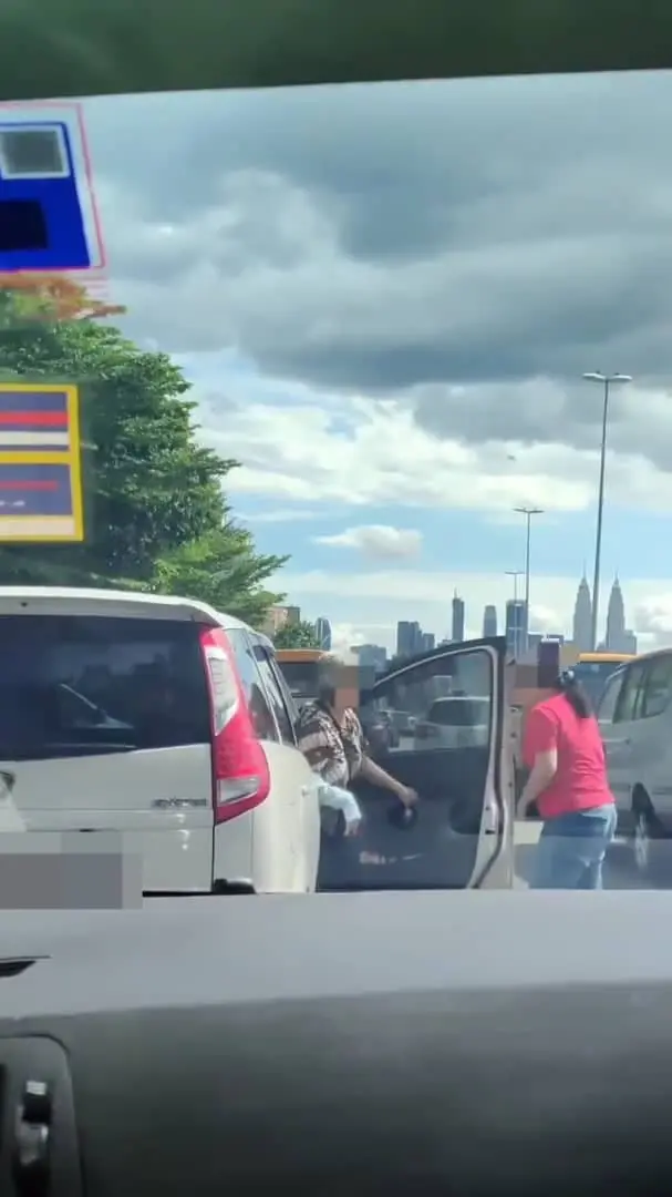 The other car's driver coming out from her car to confront with the msian woman