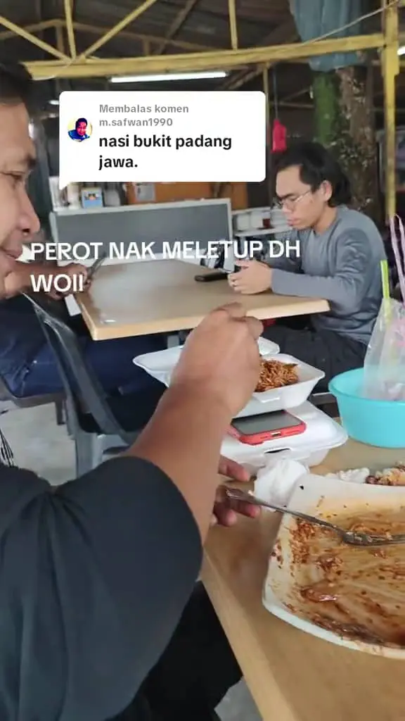 M'sian packed the balanced fried rice because he couldn't finish it. 