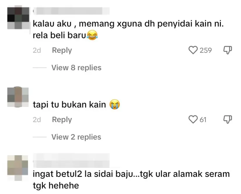 M'sian Man Fearlessly Hangs Snakes Out To Dry On Rack As If They Were Clothes comment 1