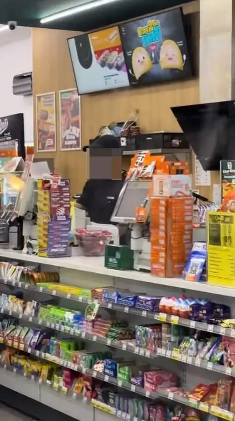 7-Eleven's staff, who showed rude behavior to the Malaysian woman after she pointed out the expiration issue