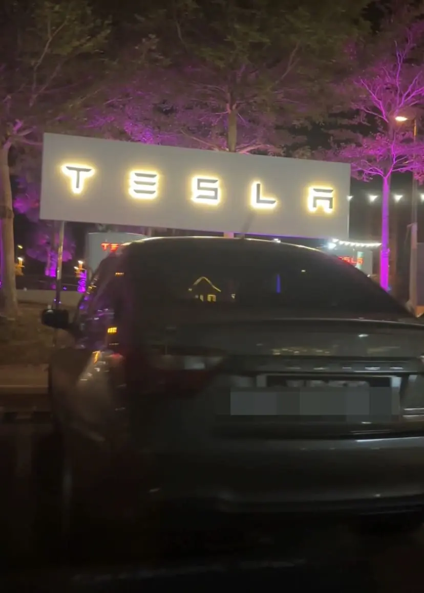 M'sian Drivers Come Under Fire For Parking Their Non-EV Cars At Tesla Charging Spots
