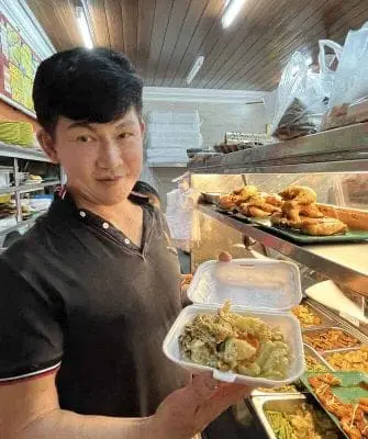 "Enough For A Family Of 4" — Sabah Vendor Sells Economy Rice From As Low As RM2.5 2