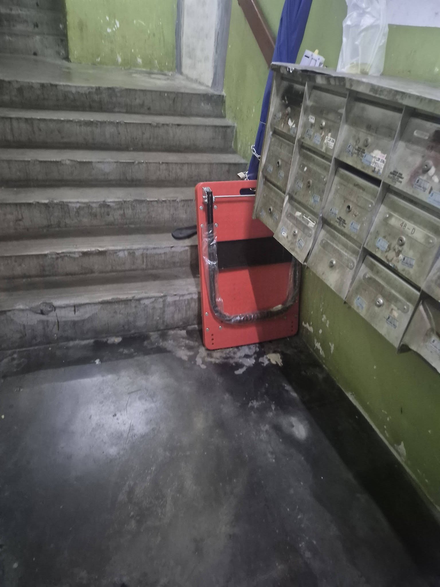 Woman makes cookies for cancer treatment (2)