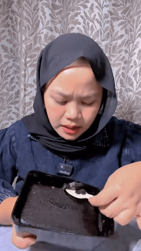 woman scraping off the moulds from the cake